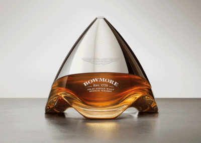 Bowmore und Aston Martin präsen­tieren ARC-54