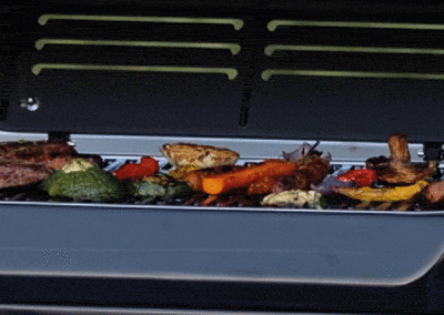 Der vormon­tierte Tisch­grill ist in wenigen Sekunden betriebs­bereit