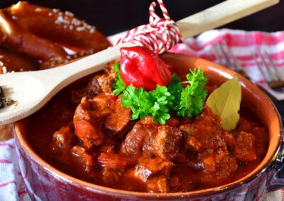 Küchenklassiker: Gulasch – ein Gericht der Entschleunigung
